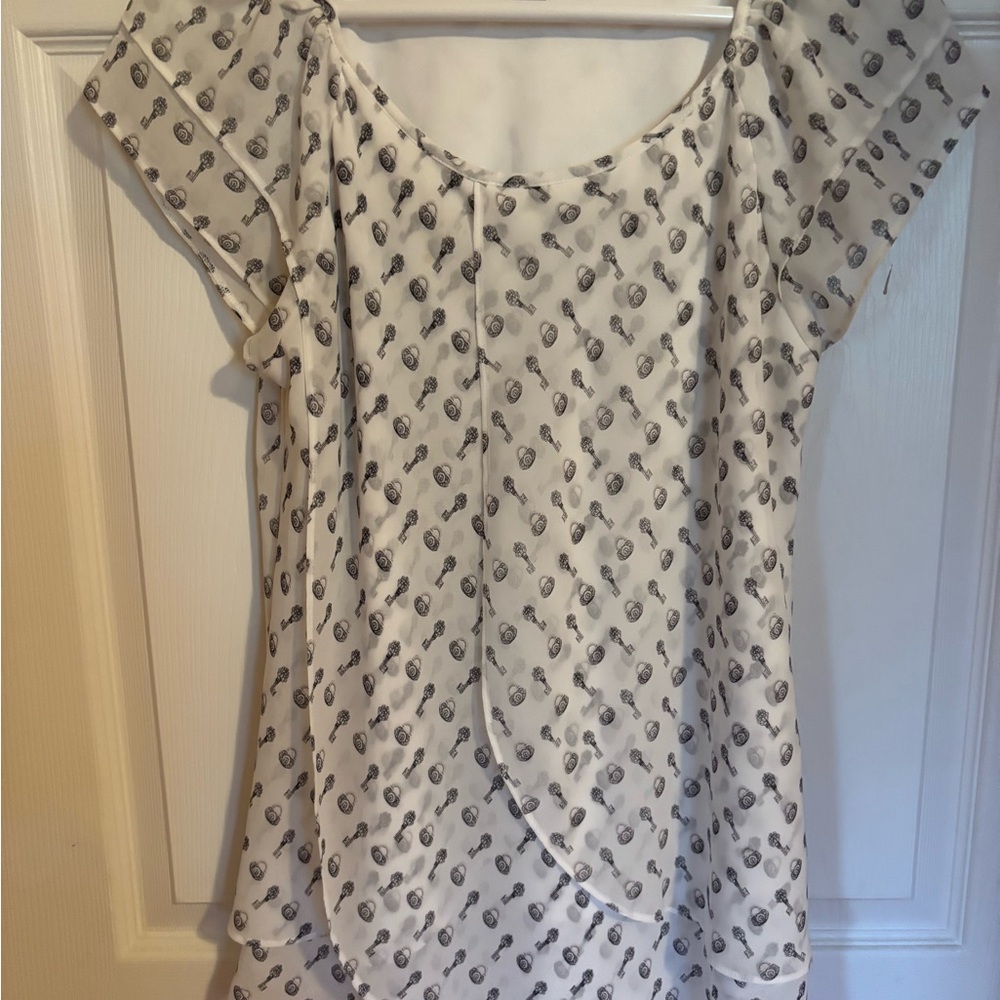 Roz & Ali White and Black Patterned Blouse
